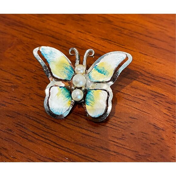 Vintage white enamel with green yellow accent brooch - Picture 1 of 7